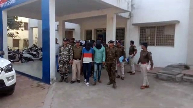 लूट के 11 आरोपी गिरफ्तार, तीन फरार