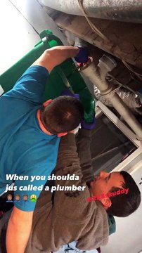 Parfois c'est mieux d'appeler un plombier quand on a une canalisation bouchée