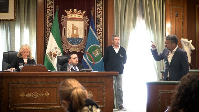 Tensión en Marbella: Preguntan a la alcaldesa del PP si cerró un centro de toxicómanos por las relaciones de su familia con el narcotráfico