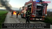 Incendio de un coche en Alcalá de Guadaíra