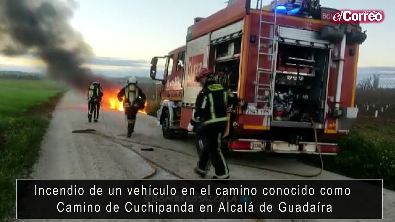 Incendio de un coche en Alcalá de Guadaíra