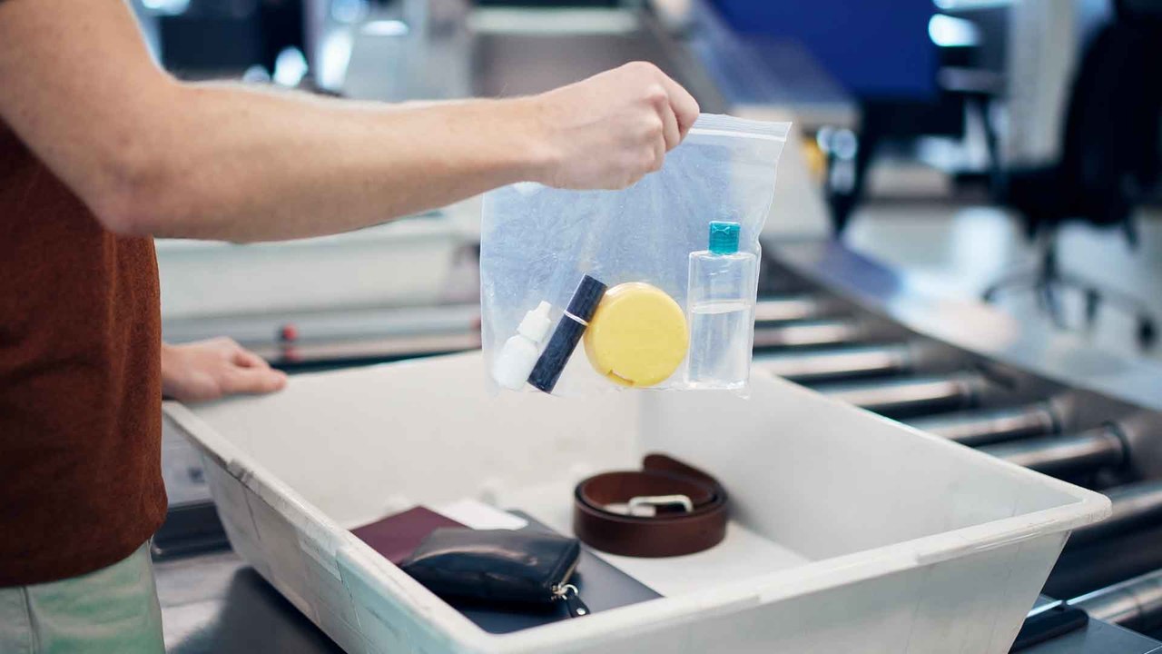 Plastikbeutel Adé? Flughafen schafft Flüssigkeits-Regelung ab!