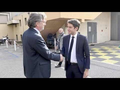 Gabriel Attal vient d'arriver à la Provence pour un face aux lecteurs