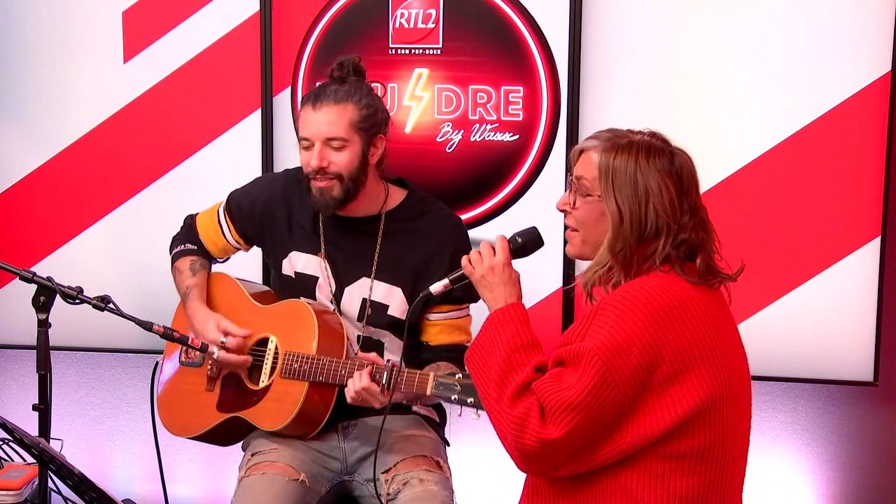 Zazie et Waxx interprètent "Wonderwall" en live dans Foudre