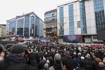 İsveç'te Kur'an-ı Kerim'in yakılması Esenler'de protesto edildi