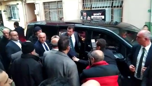 Ekrem İmamoğlu, Sinan Ateş'in baba evine gelerek taziyede bulundu