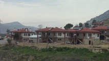 Karaaslan, Manavgat'ta yangın afeti sonrası yapılan yeni evleri ziyaret etti