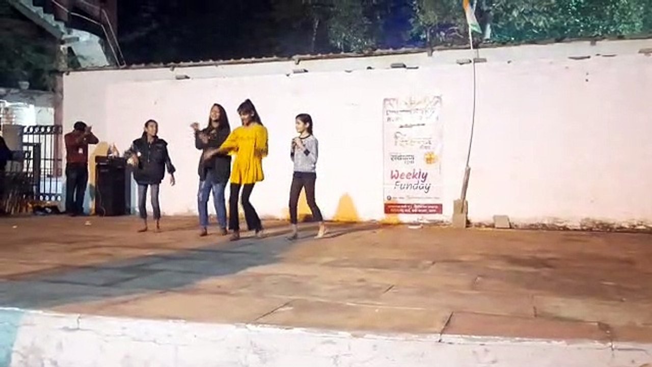श्मशानघाट की शाला में शान से फहराया तिरंगा