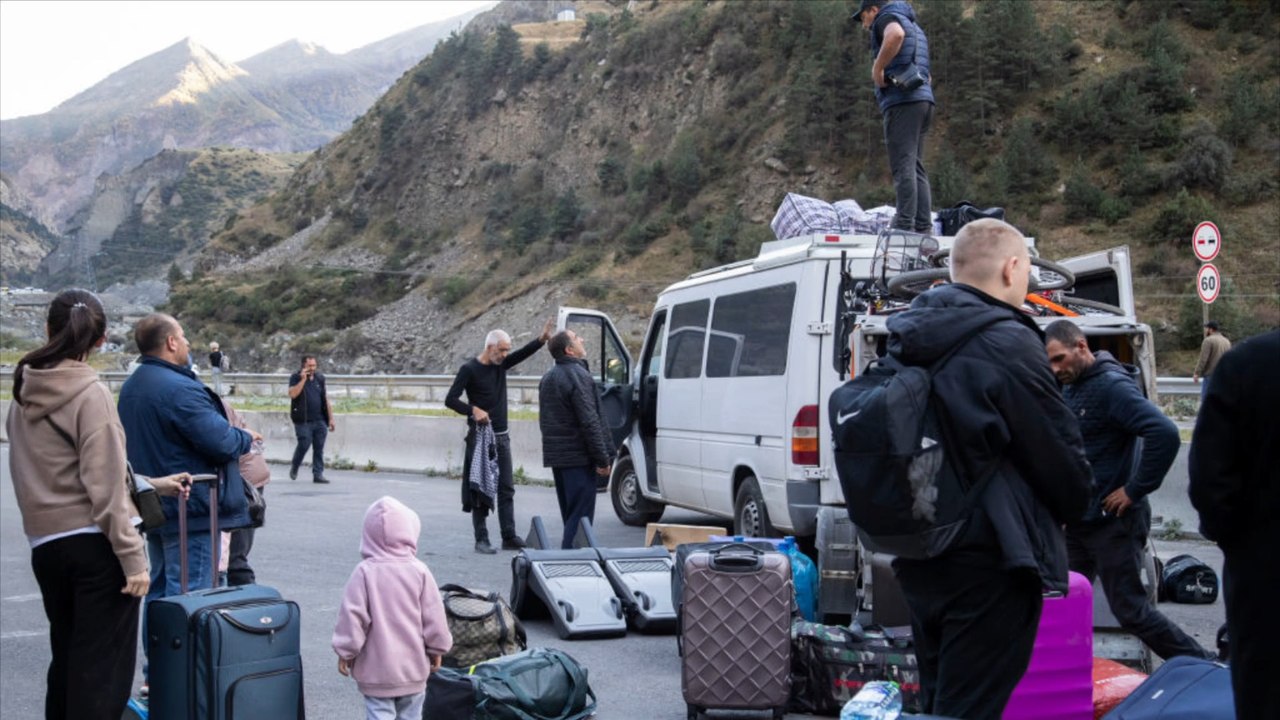 Flucht aus Russland: Auch Generäle und Agenten sind dabei!