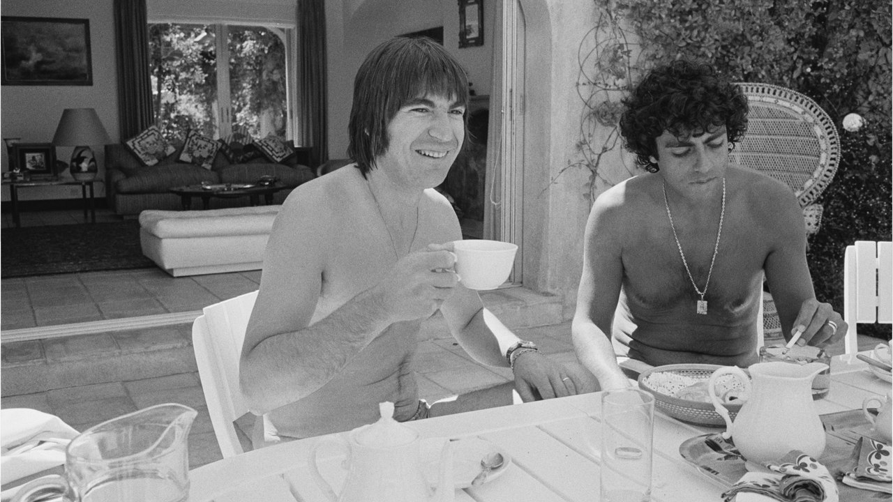 VOICI : Serge Lama victime d’un grave accident de voiture : pourquoi Enrico Macias s’est senti coupable ?