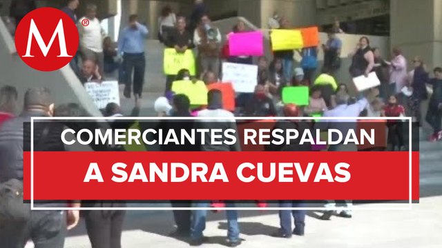 Comerciantes protestan en apoyo a Sandra Cuevas afuera de la alcaldía Cuauhtémoc