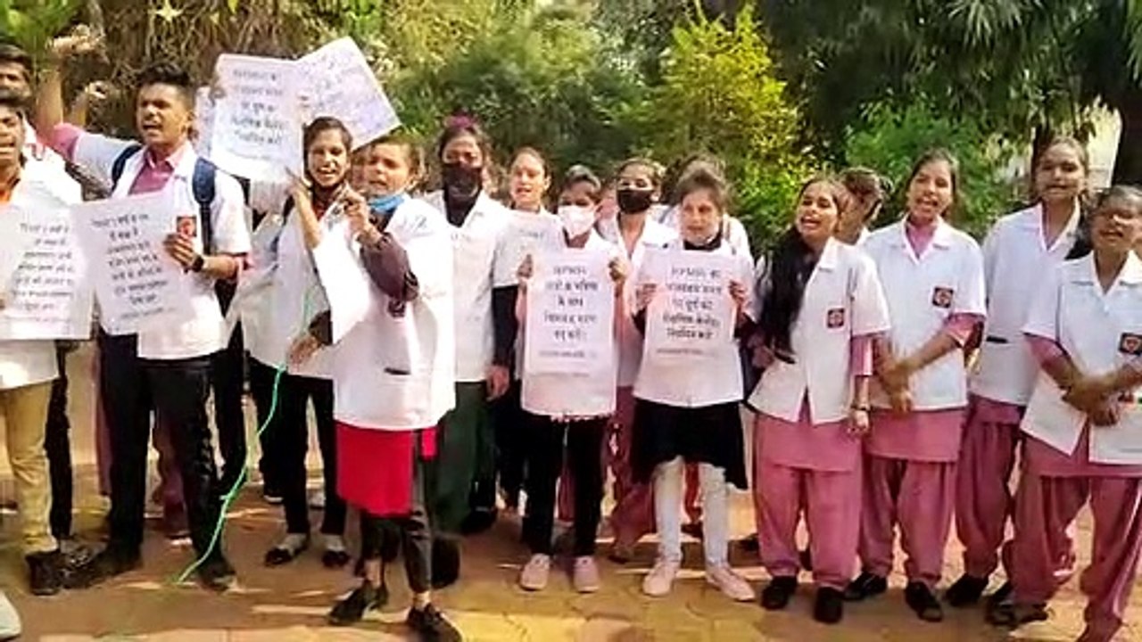 नर्सिंग छात्रों की दो साल से नहीं हुई परीक्षाएं...
