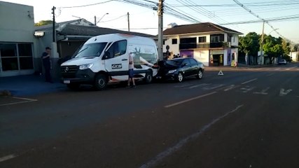 Forte colisão traseira é registrada na Rua Jorge Lacerda