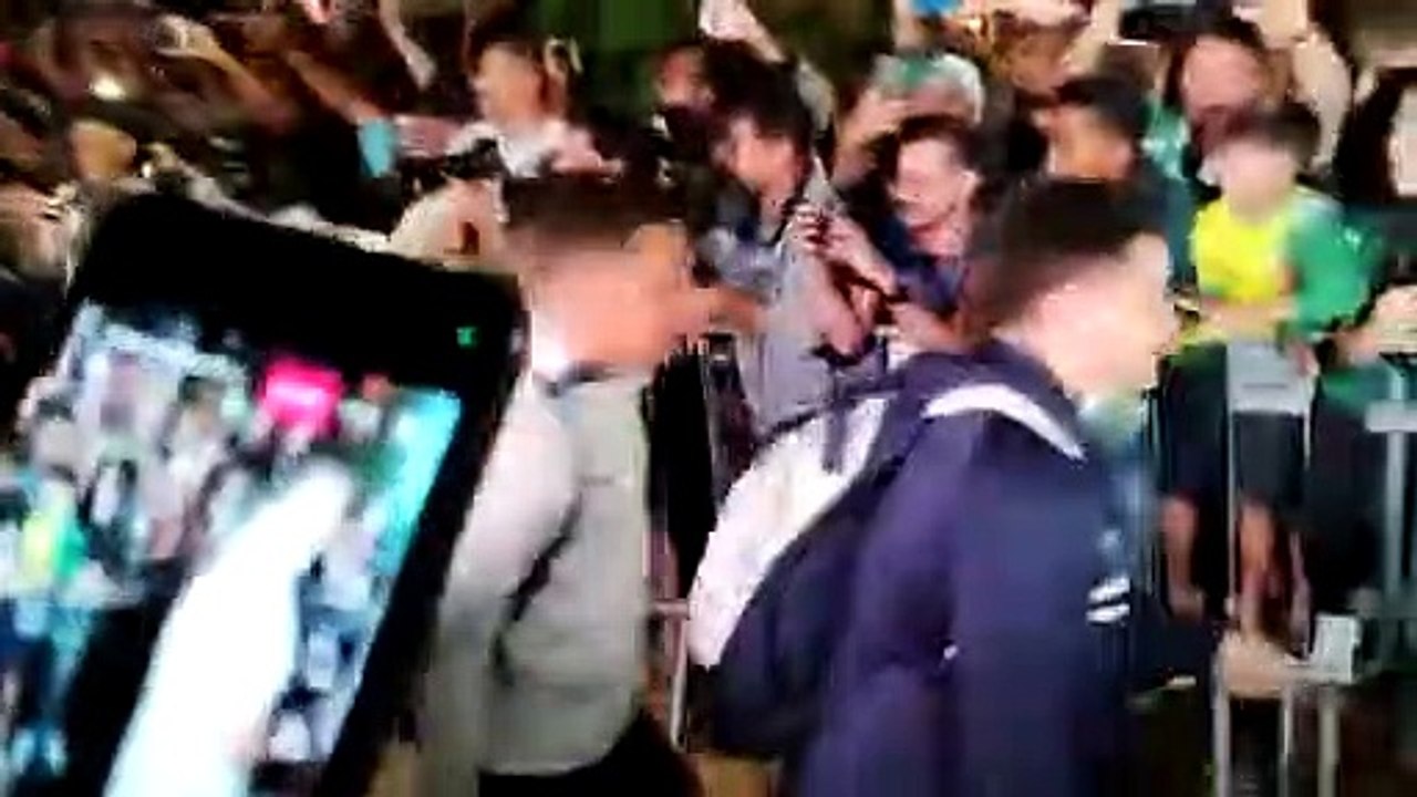 Confira a chegada da delegação do Palmeiras ao hotel em Brasília