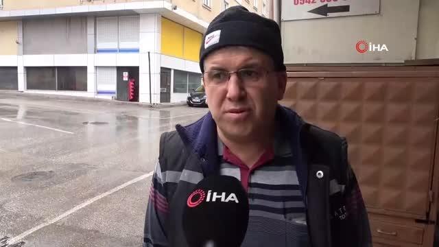 Yürekleri ağza getiren anlar... Minibüsün altında kalmaktan kıl payı kurtuldular