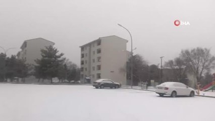 Erzurum'da beklenen kar geldi