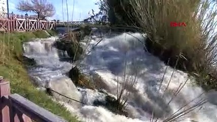 Fırtınanın etkisiyle Düden Şelalesi ters aktı