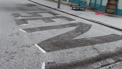 'KAR SENİ SEVİYORUM' YAZISIYLA SEVİNCİNİ PAYLAŞTI