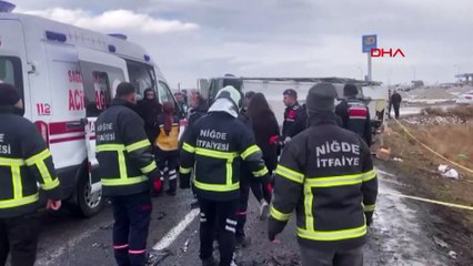 Niğde'de tur midibüsü devrildi: 1 ölü, 27 yaralı