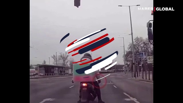 Soğuktan üşüyen ellerini düşündü: Kuryeye eldiven veren tır sürücüsü gündem oldu