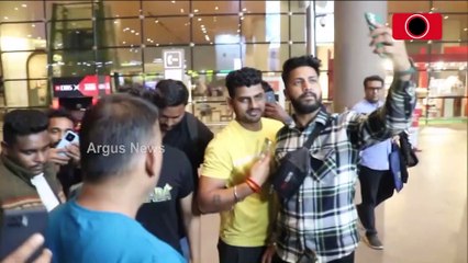 Kartik Aryan Spotted At Mumbai Airport