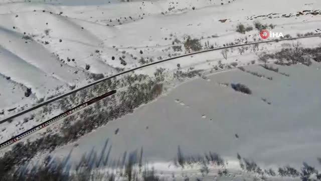 Erzincan'ın yüksek kesimlerinde kar yağışı