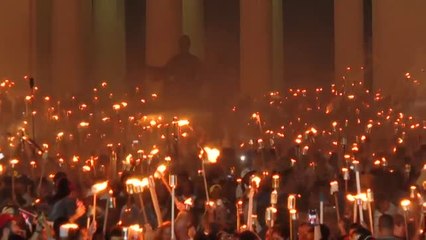 Скачать видео: Miles de antorchas en el aniversario del héroe nacional cubano José Martí