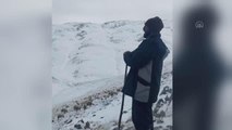 Bakan Kirişci, türküleriyle sosyal medyada ilgi toplayan çoban Tarık Kara'yı makamında ağırladı