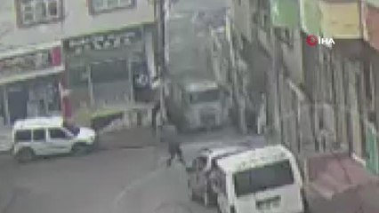 Kum yüklü kamyonun evin içine girdiği anların görüntüsü ortaya çıktı