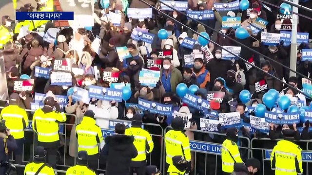 “지키자” vs “구속하라”…李 검찰 출석에 ‘맞불 집회’