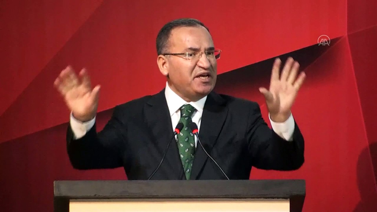 Adalet Bakanı Bozdağ: İncil'e karşı fiil olunca hukuk ayağa kalkıyor, Müslümanlara saldırı olduğunda hukuk ve devlet suspus oluyor!