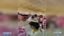 بالفيديو.. أمير جازان يمازح طفلة الورد بمهرجان العسل والحضور يشيد بسرعة رد فعلها