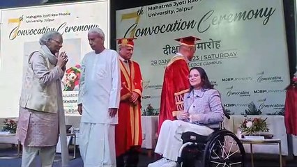 सालों की मेहनत के बाद मिली डिग्री तो स्टूडेंट्स के चमके चेहरे