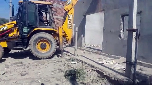 तीन अवैध निर्माण मालिकों ने गिराए, चौथे पर जेडीए करेगा कार्रवाई