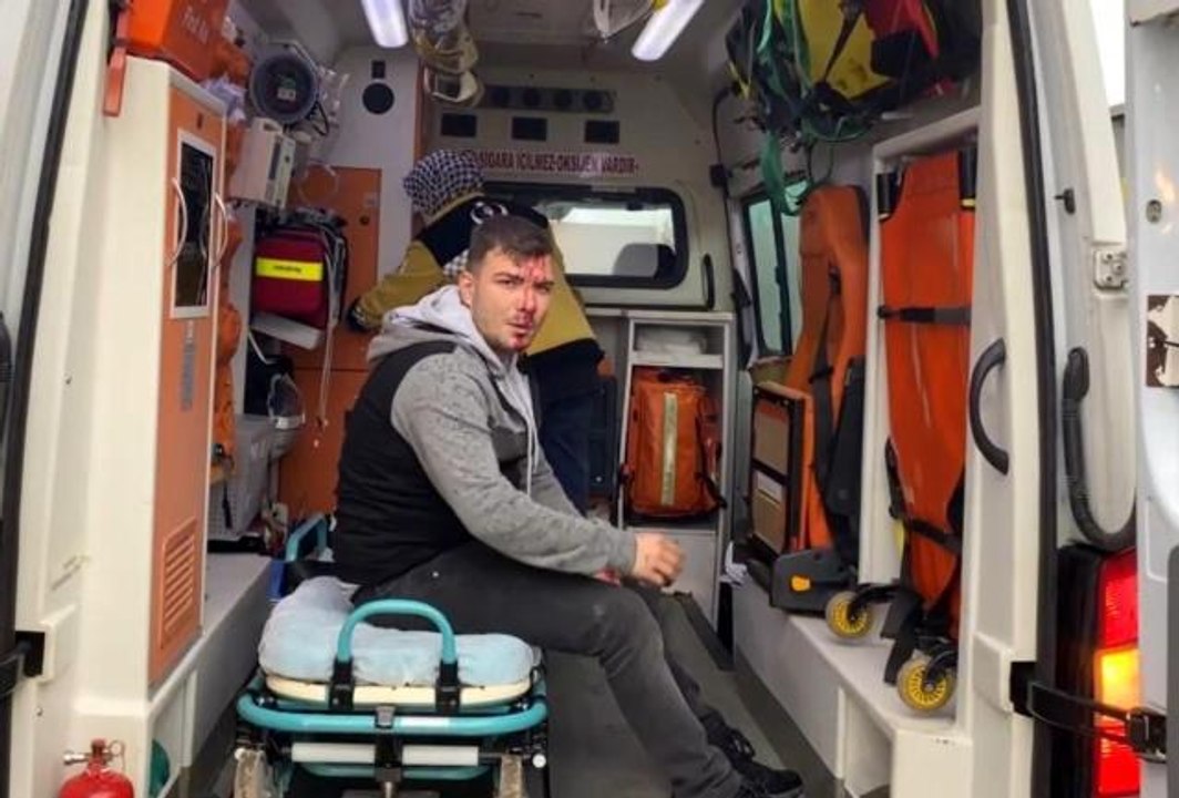 TEM'de aralarında işçi servisinin de bulunduğu zincirleme kaza: Çok sayıda yaralı var