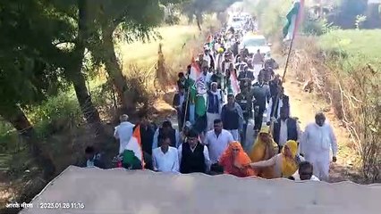 हाथ से हाथ जोडऩे पैदल रवाना हुए कांग्रेस नेता