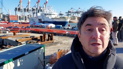 La Spezia, l'attracco al molo Artom con 237 migranti a bordo