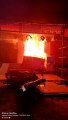 आंखों के सामने धूं-धूं कर जली दुकान, 40 लाख का सामान जलकर हुआ राख, मची अफरा तफरी--VIDEO