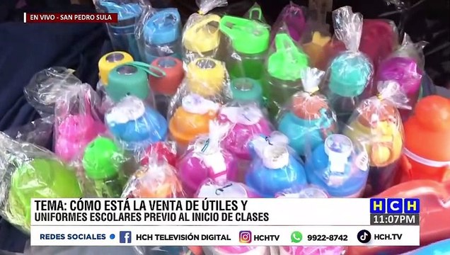 ¡A la espera de buenas ventas! Abarrotada de uniformes y útiles escolares la Tercera Avenida de SPS