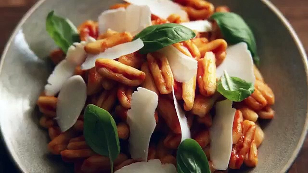 Shape of Pasta - Se1 - Ep03 - Strangulet HD Watch