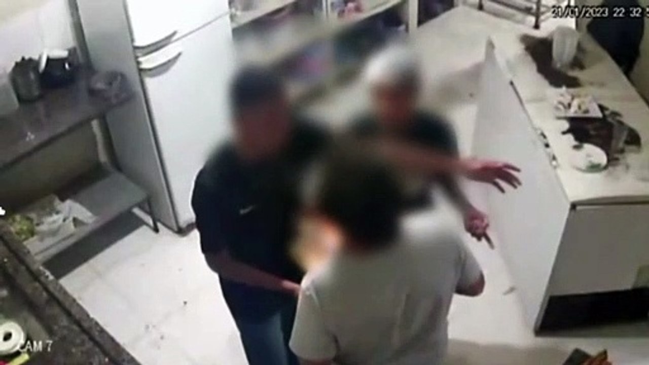 Casal é suspeito de invadir restaurante após receber comida que estava muito apimentada