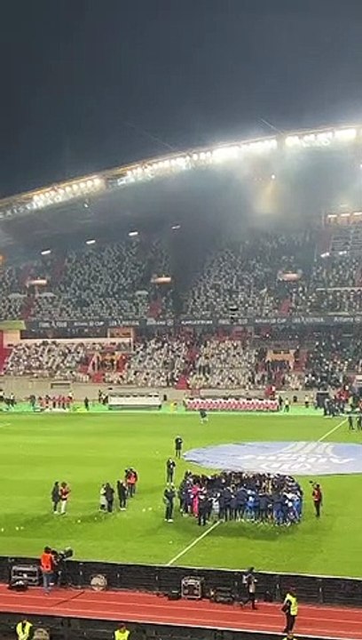 Adeptos do Sporting incendeiam estádio de Leiria - 3