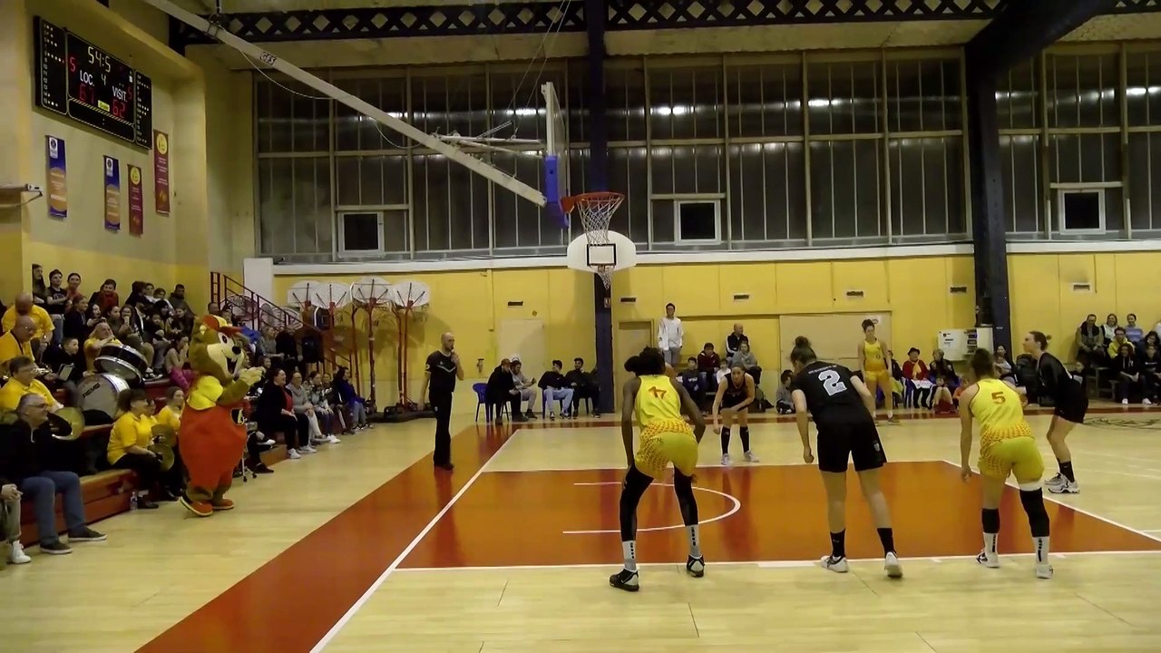 Images maritima : la fin du derby entre Martigues Sport Basket et le SMUC