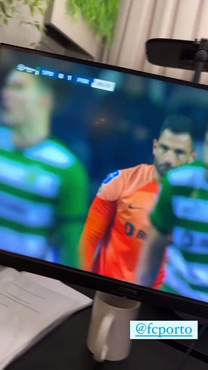 Felipe Neto festeja conquista do FC Porto