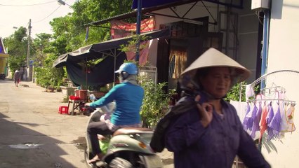 Eating Blood Soup (Tiết canh) in Vietnam!