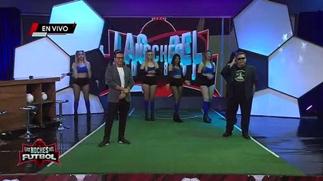 Tamara roba suspiros con vestido transparente de perlas