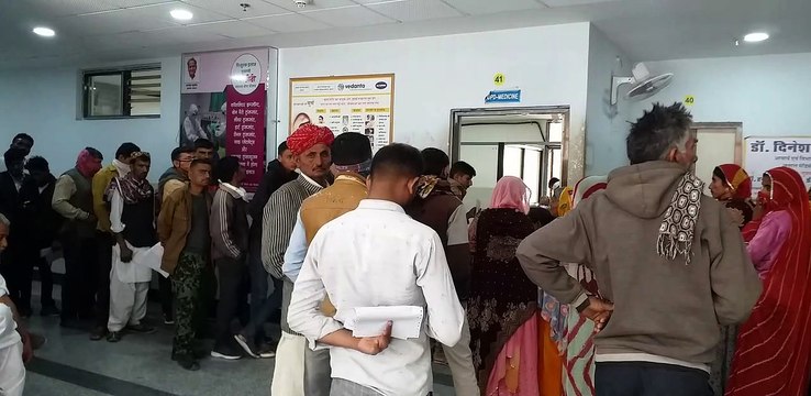 अचानक हुए अवकाश से मरीजों की बढ़ गई परेशानी, अस्पताल में लम्बी कतारें और इंतजार