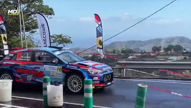 Virage en épingle assez technique (Rallye)