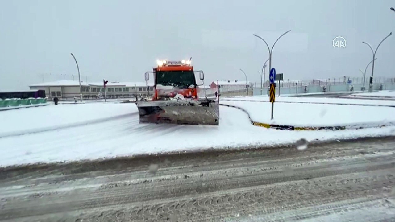 Van, Hakkari, Bitlis ve Muş'ta 1028 yerleşim birimine ulaşım sağlanamıyor