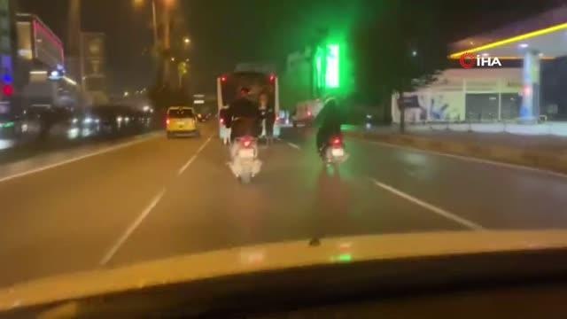 Patenli gençlerden 50 km hızla giden otobüs arkasında ölüme davetiye